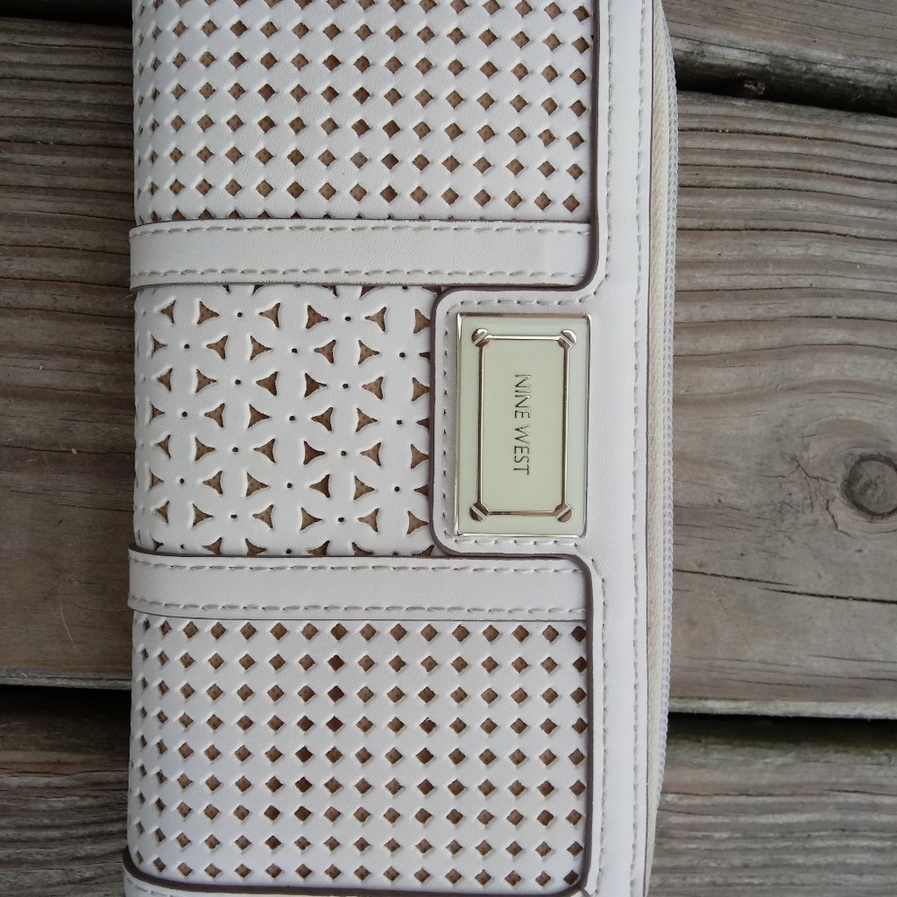 Nine west wallet
